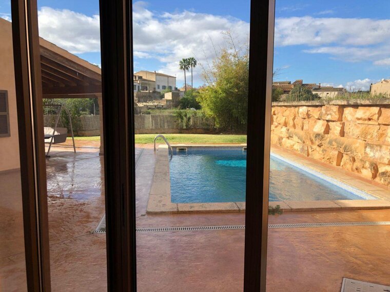 Blick zum Pool