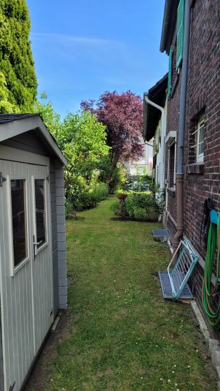 Garten hinter den Häusern
