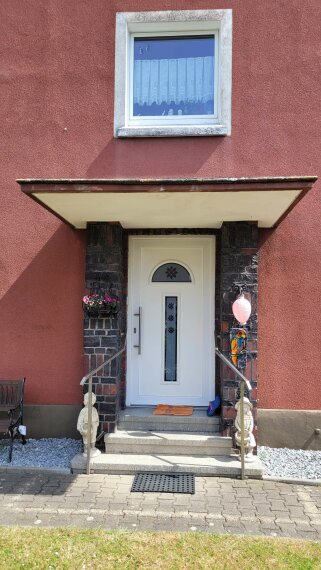 Eingang Mehrfamilienhaus
