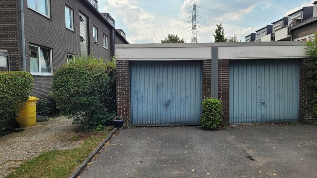 Garage und Hauseingang